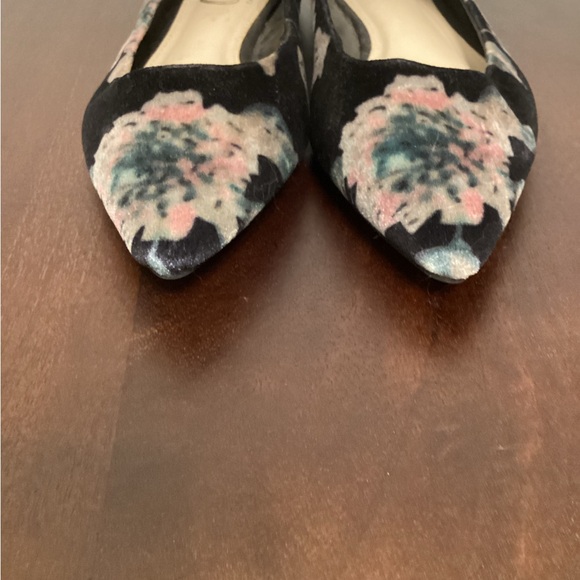 Circus by Sam Edelman Pretty Black Floral Velvet Flats Size 6.5 - Picture 5 of 9